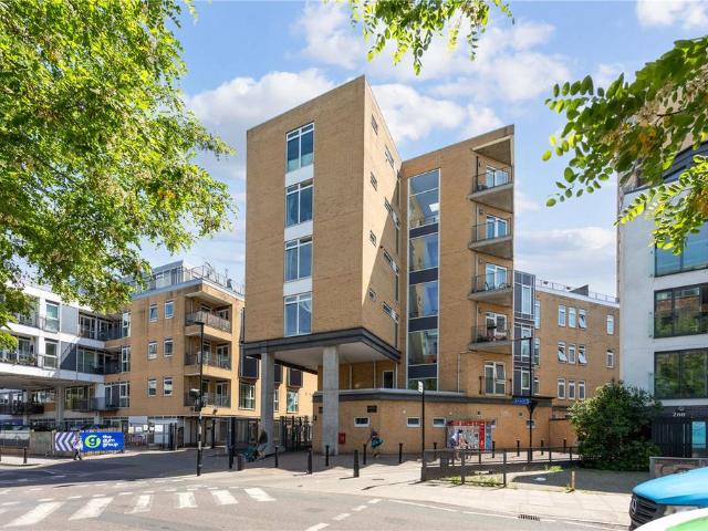 Flat for sale in South Hackney, Greater London
