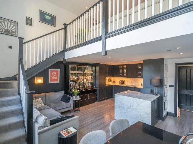 Flat for sale in Friern Barnet, Greater London