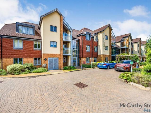 Flat for sale in St Albans, Five Acres