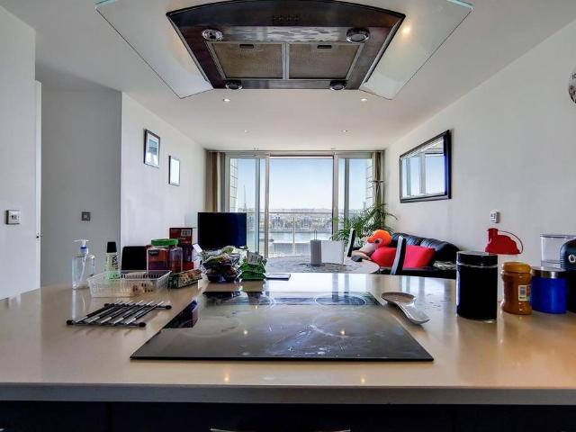 Flat for sale in Canning Town, Greater London