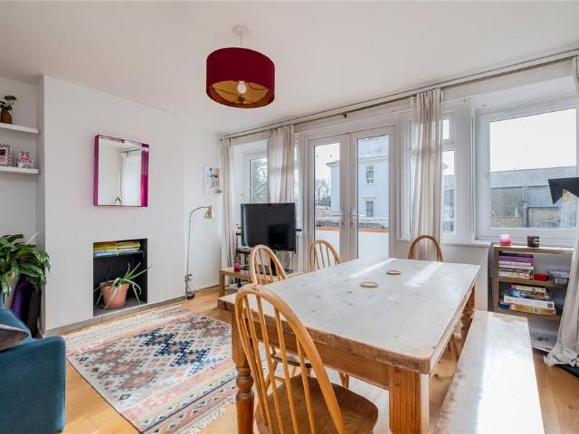 Flat for sale in Streatham Hill, Greater London