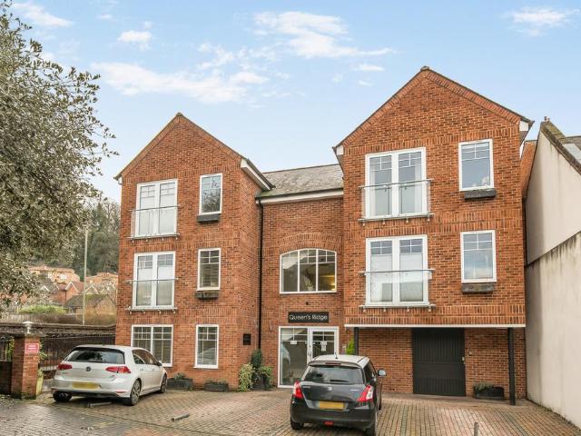 Flat for sale in Holloway Hill, Fole