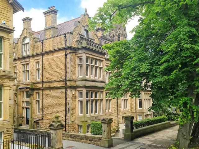Flat for sale in Low Harrogate, Harrogate