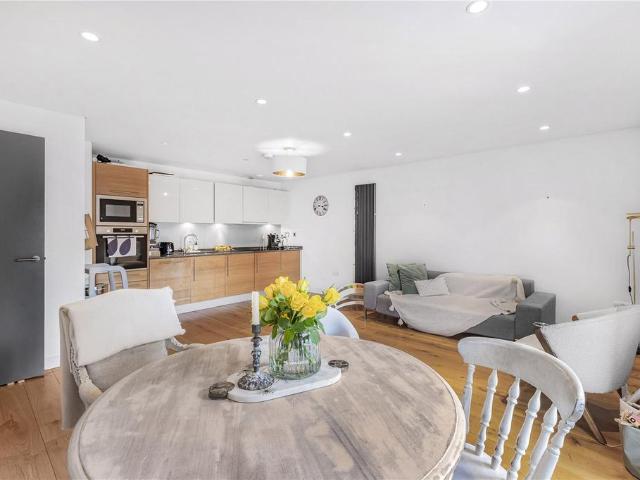 Flat for sale in Old Kent Road, Greater London