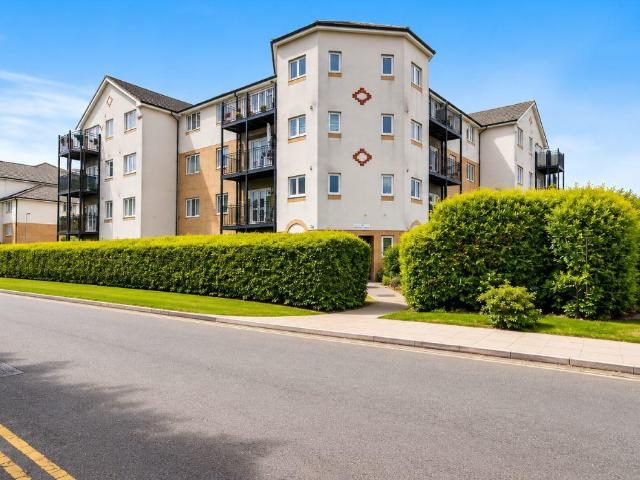 Flat for sale in Ponders End, Greater London