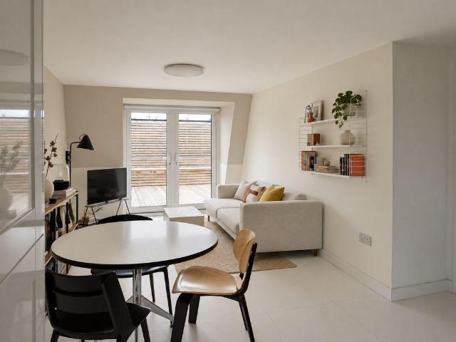 Flat for sale in Abbey End, Green Close