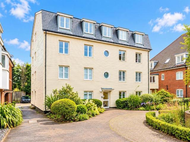 Flat for sale in Banstead, Reigate and Banstead