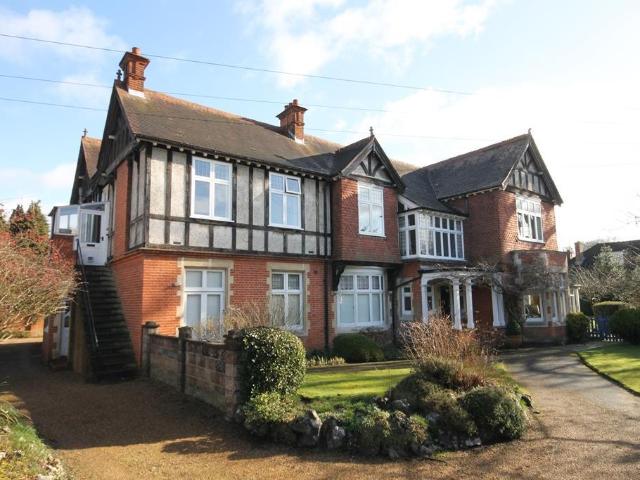 Flat for sale in Pachesham Park, Surrey