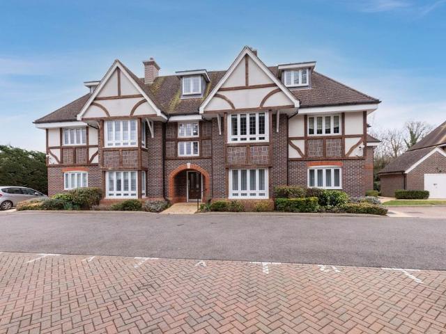 Flat for sale in Bray Wick, Maidenhead