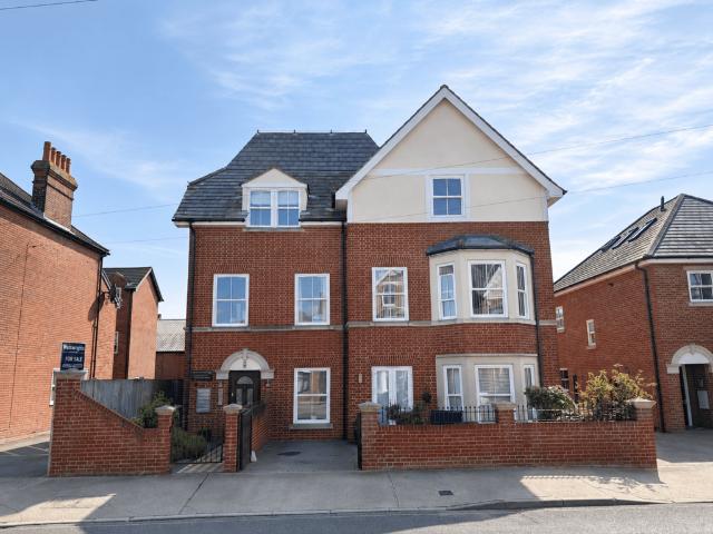 Flat for sale in Walton, Eastbridge