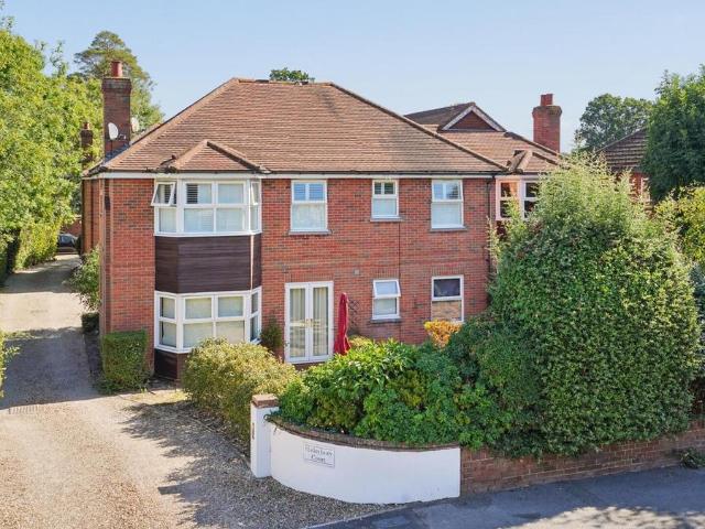 Flat for sale in Clewer Village, Windsor