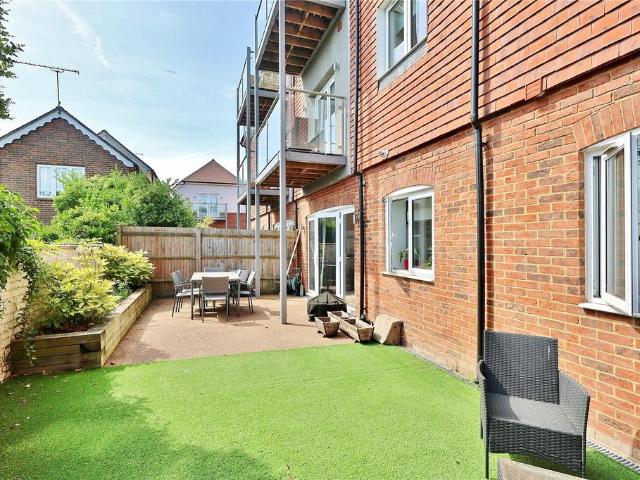 Flat for sale in Woking, Surrey