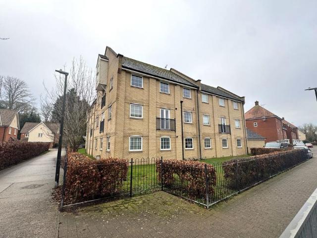 Flat for sale in Chipping Hill, Essex