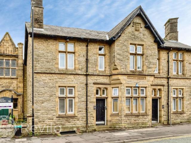 Flat for sale in Lady House, Burnedge