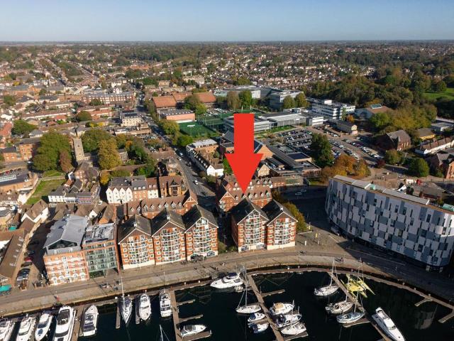 Flat for sale in Key Street, Suffolk