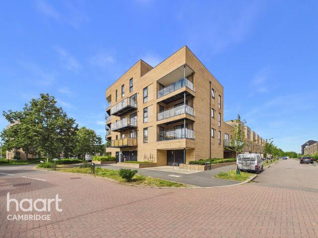 Flat for sale in Arbury, Cambridgeshire