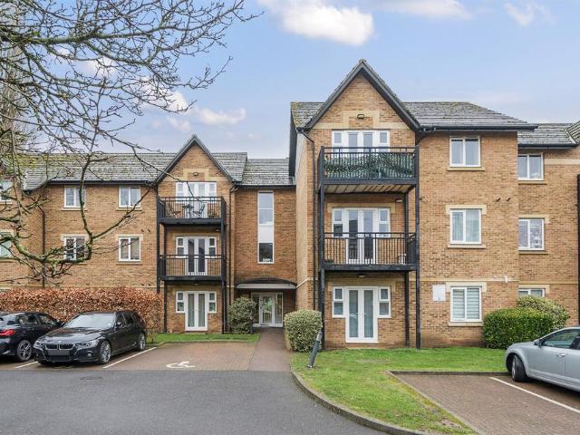 Flat for sale in Pouchen End, Hertfordshire