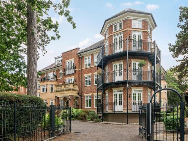 Flat for sale in Chislehurst, Greater London