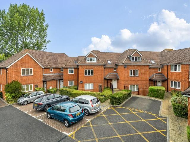 Flat for sale in Temple Park, Binfield