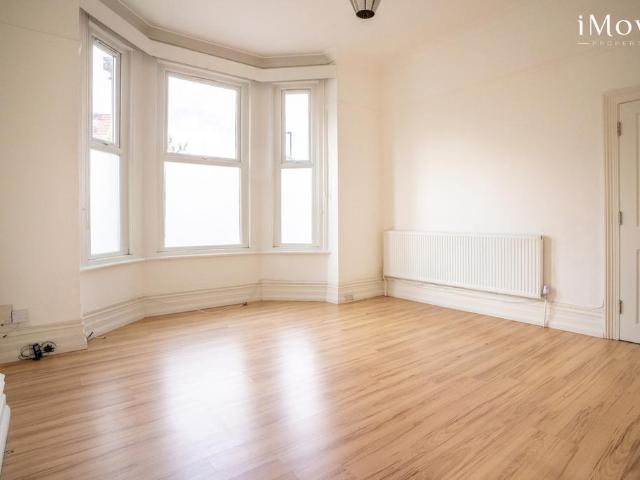 Flat for sale in London Borough of Lambeth, Greater London