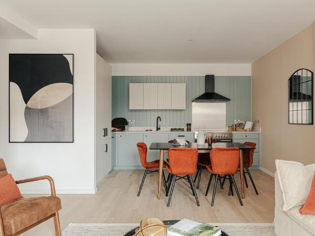 Flat for sale in London Borough of Hounslow, Cat Hill