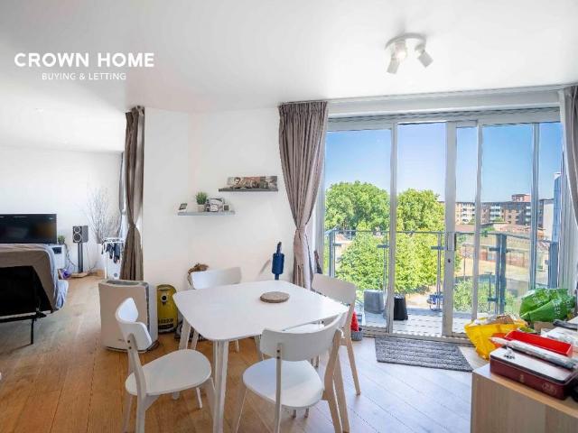Flat for sale in Ratcliffe, Limehouse