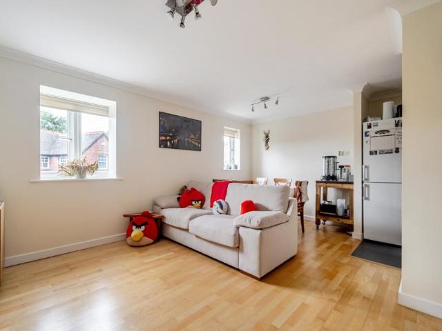 Flat for sale in Bolton Low Houses, Hampshire
