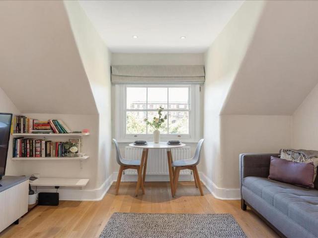 Flat for sale in West Kensington, Greater London