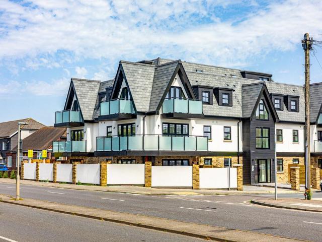 Flat for sale in Essex
