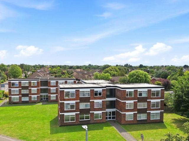 Flat for sale in Alton Barnes, Essex