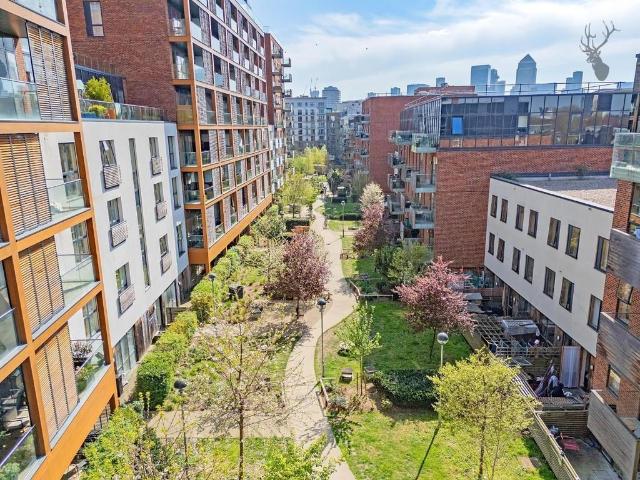 Flat for sale in Bromley-by-Bow, Poplar Grove