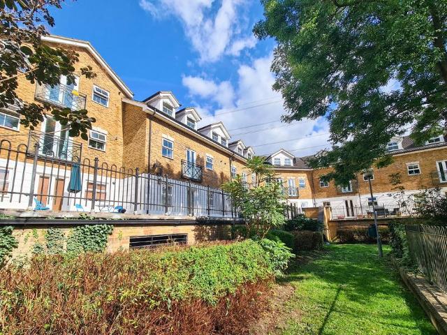 Flat for sale in Wraysbury