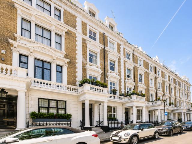 Flat for sale in Royal Borough of Kensington and Chelsea, Greater London