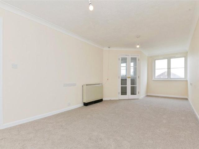 Flat for sale in Dale Hill, Essex