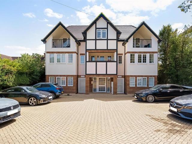 Flat for sale in London Borough of Croydon, Purley