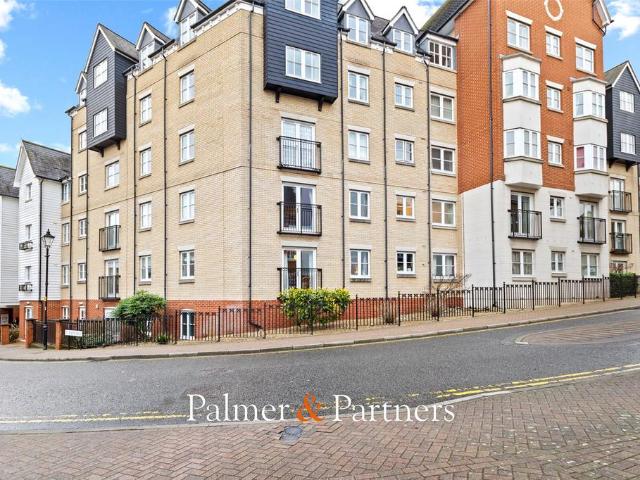 Flat for sale in Fordham Heath, Essex