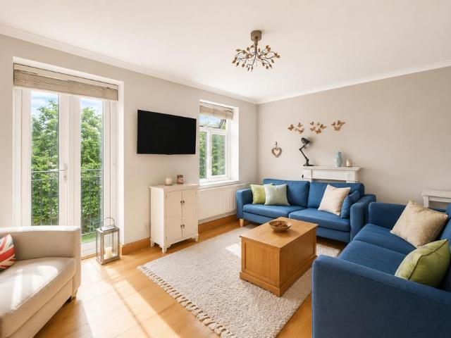 Flat for sale in Stockwell, Greater London