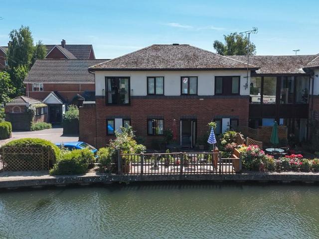 Flat for sale in Enborne, West Berkshire