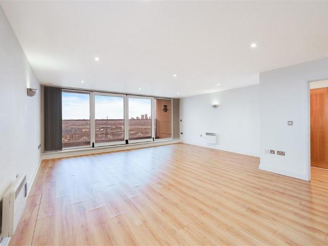 Flat for sale in Canning Town, Greater London