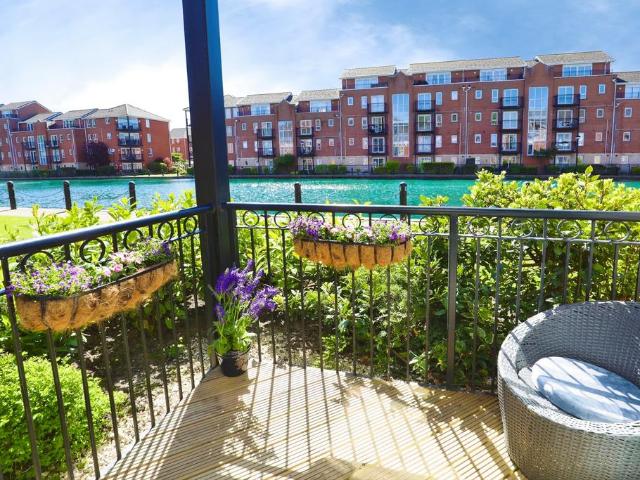 Flat for sale in Calderstones