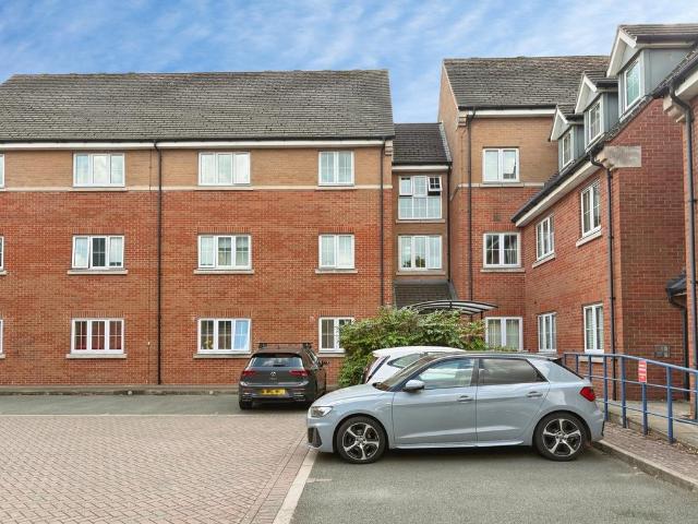 Flat for sale in Elmfield, Leicestershire