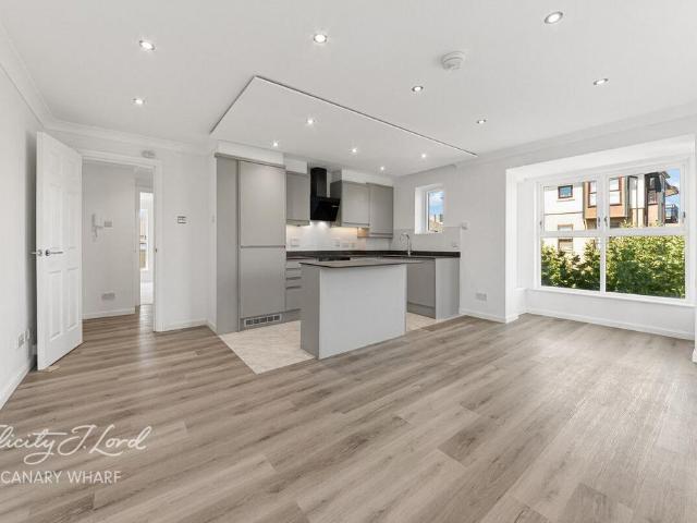Flat for sale in Silvertown, Greater London
