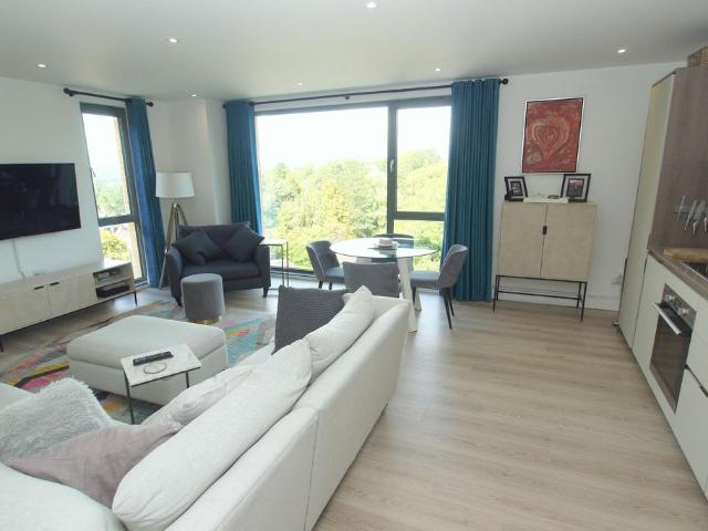 Flat for sale in Kippington, Sevenoaks