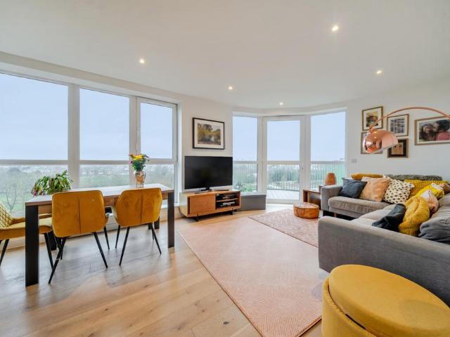 Flat for sale in Royal Borough of Greenwich, Greater London