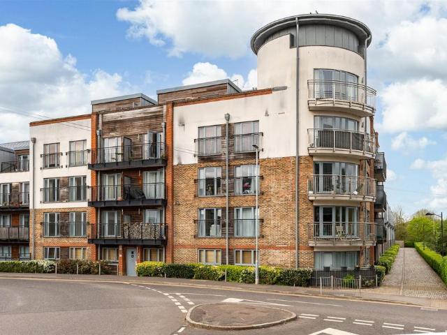 Flat for sale in Hertford, Colliers End