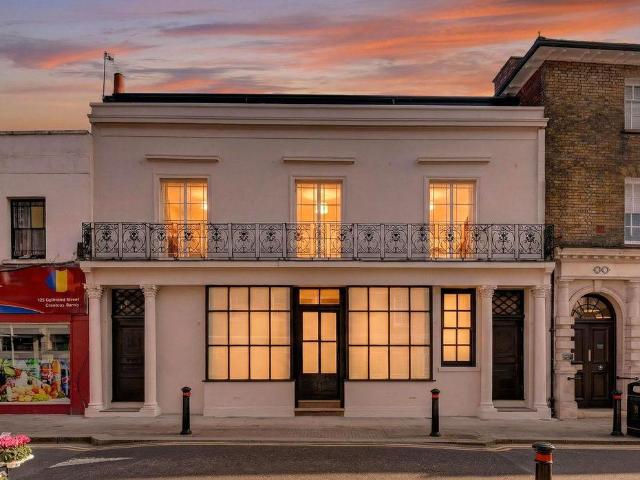 Flat for sale in Row Town, Surrey