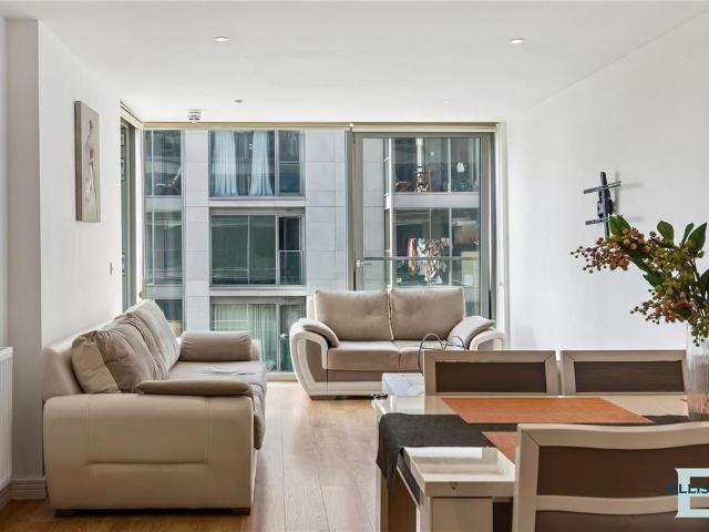 Flat for sale in Hale Village, Tottenham Hale