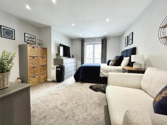 Flat for sale in Fairfield, Wychavon