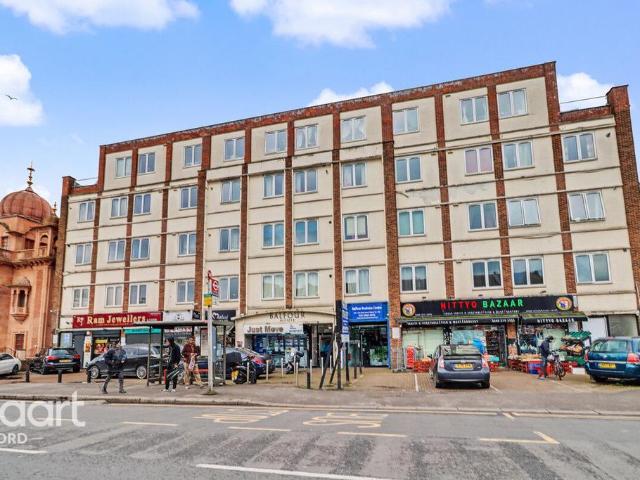 Flat for sale in London Borough of Redbridge, Greater London