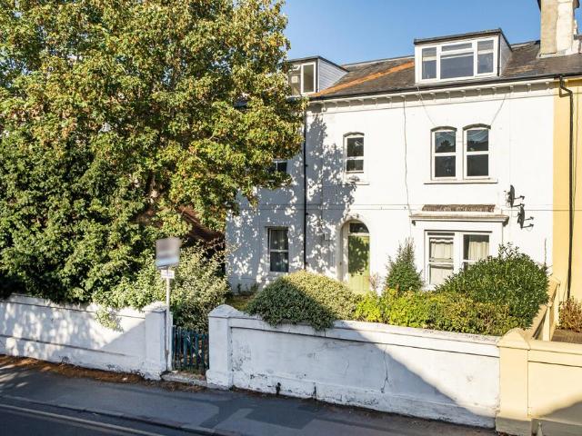 Flat for sale in Furze Platt, Maidenhead